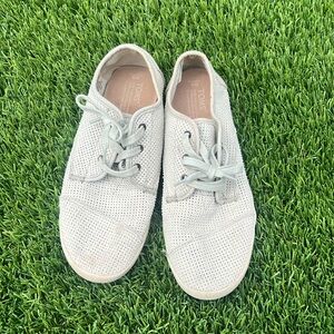 W9 Tom’s Paseo shoe